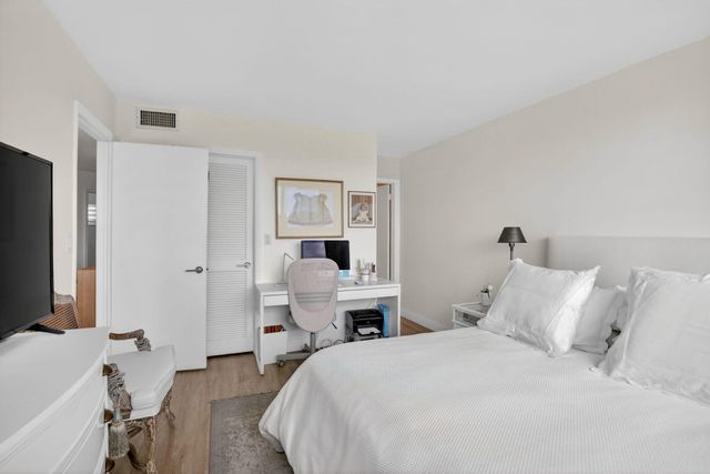 9820 S HOLLYBROOK LAKE Drive 306, Pembroke Pines, FL 33025