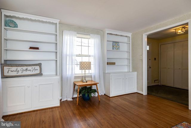 105 DEERFIELD DR, Cherry Hill, NJ 08034