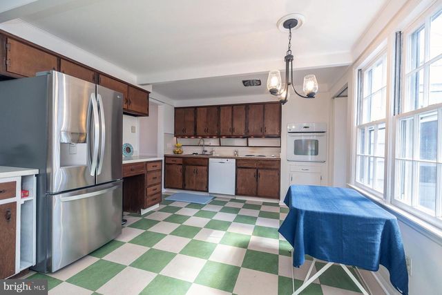 105 DEERFIELD DR, Cherry Hill, NJ 08034