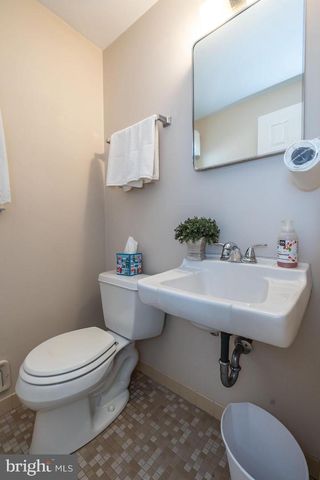 105 DEERFIELD DR, Cherry Hill, NJ 08034