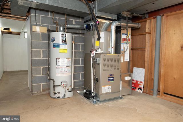 105 DEERFIELD DR, Cherry Hill, NJ 08034