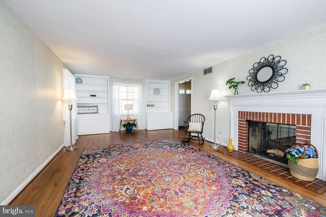 105 DEERFIELD DR, Cherry Hill, NJ 08034