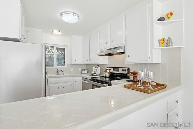 727 F Avenue, Coronado, CA 92118