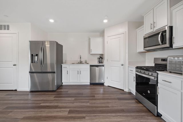 725 James Avenue, Corcoran, CA 93212