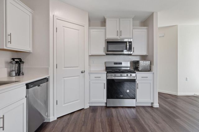 725 James Avenue, Corcoran, CA 93212