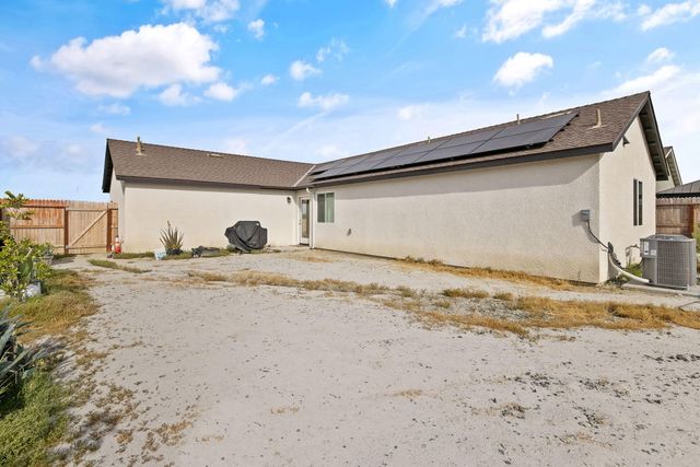 725 James Avenue, Corcoran, CA 93212