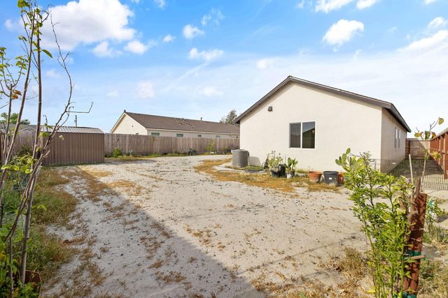 725 James Avenue, Corcoran, CA 93212