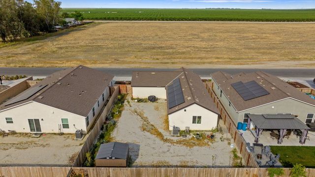 725 James Avenue, Corcoran, CA 93212