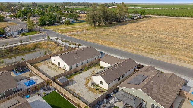 725 James Avenue, Corcoran, CA 93212