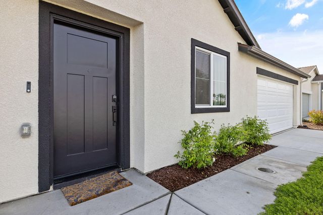 725 James Avenue, Corcoran, CA 93212