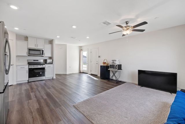 725 James Avenue, Corcoran, CA 93212