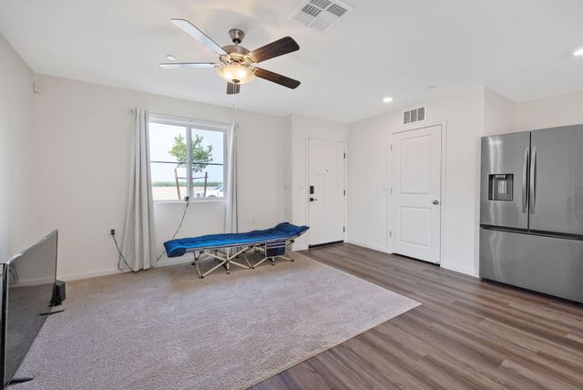 725 James Avenue, Corcoran, CA 93212