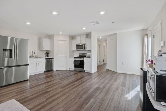 725 James Avenue, Corcoran, CA 93212