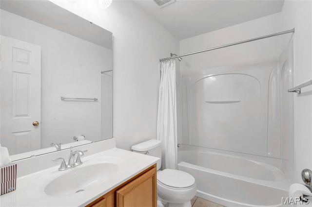1335 Kensington Way Drive, Ellisville, MO 63011