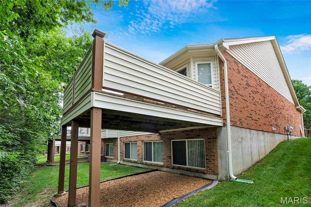 1335 Kensington Way Drive, Ellisville, MO 63011