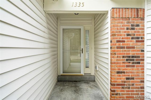 1335 Kensington Way Drive, Ellisville, MO 63011