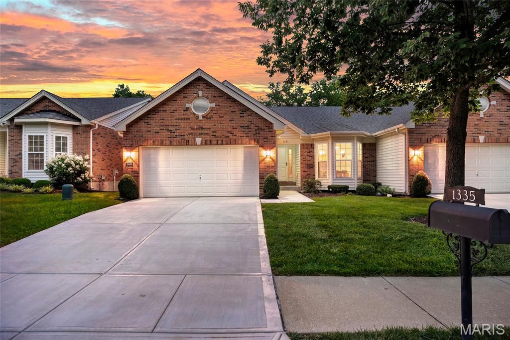 1335 Kensington Way Drive, Ellisville, MO 63011
