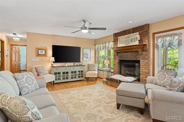 24331 Deer Creek Road, Warrenton, MO 63383