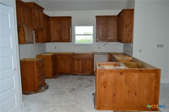 425 County Road 3152, Kempner, TX 76539