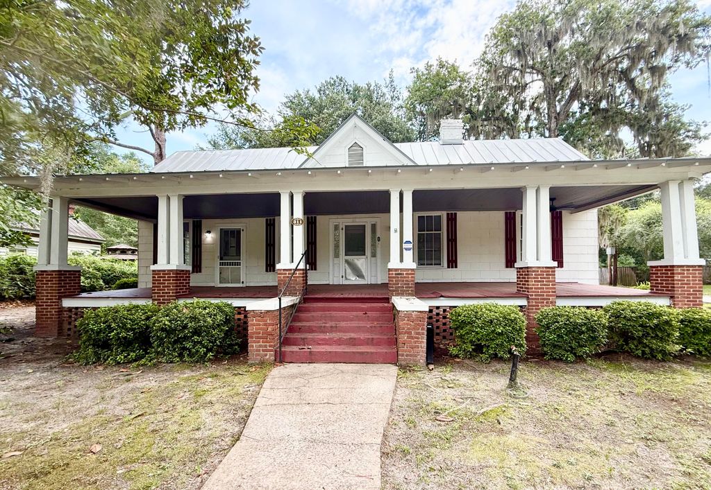 Image 1 of property listing at 311 Black Street, Walterboro, SC 29488