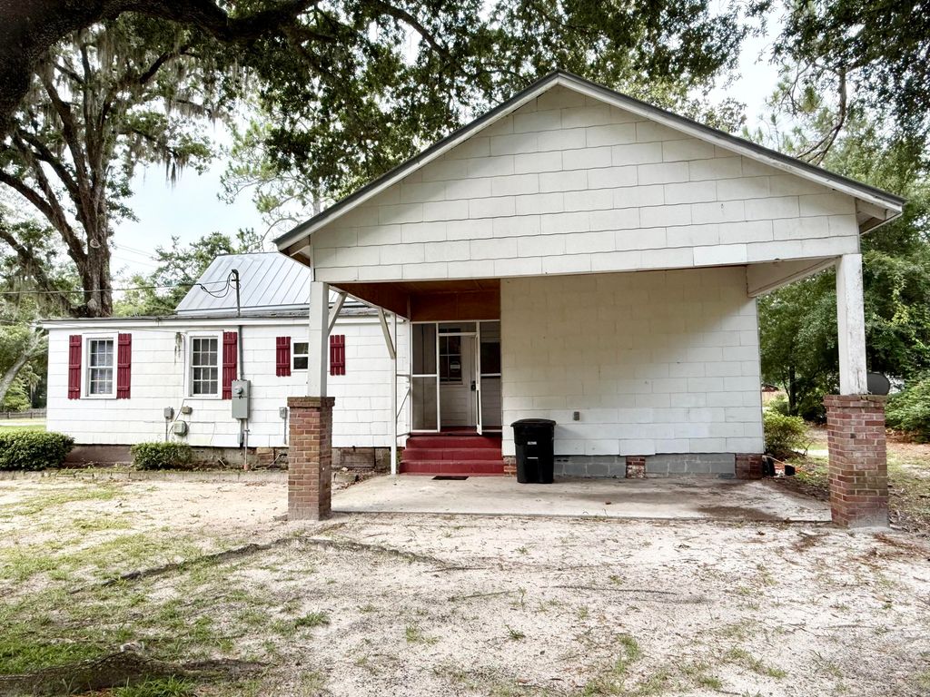 Image 23 of property listing at 311 Black Street, Walterboro, SC 29488