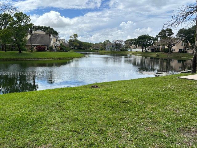 2048 Champions Way, North Lauderdale, FL 33068