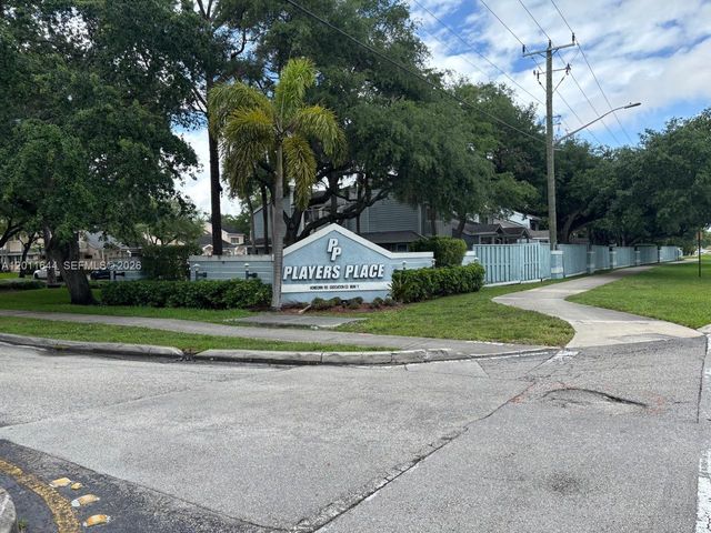 2048 Champions Way, North Lauderdale, FL 33068