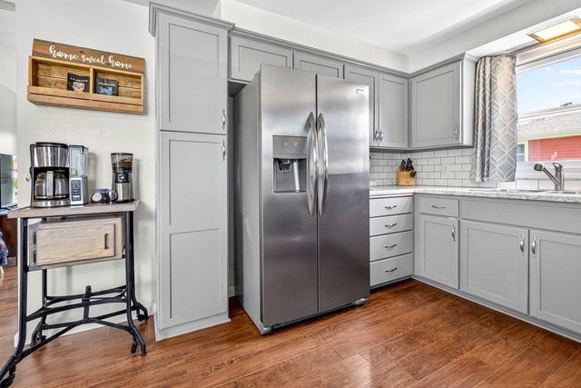 443 WOODLAWN COURT, Combined Locks, WI 54113