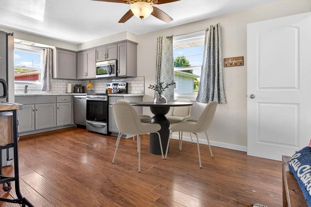 443 WOODLAWN COURT, Combined Locks, WI 54113