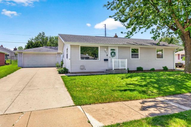 443 WOODLAWN COURT, Combined Locks, WI 54113