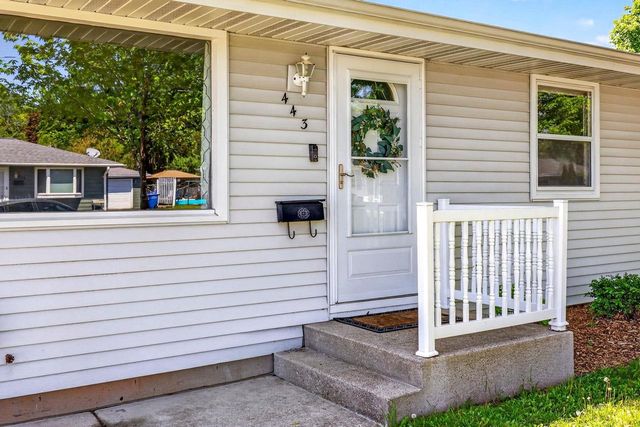 443 WOODLAWN COURT, Combined Locks, WI 54113