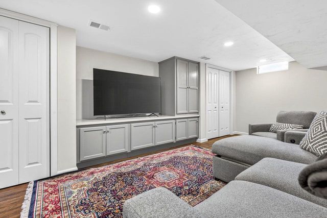 443 WOODLAWN COURT, Combined Locks, WI 54113