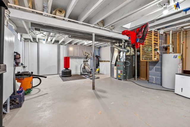 443 WOODLAWN COURT, Combined Locks, WI 54113