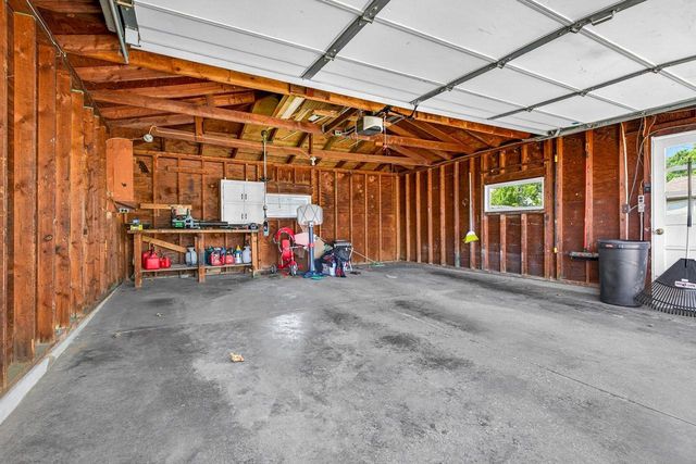 443 WOODLAWN COURT, Combined Locks, WI 54113