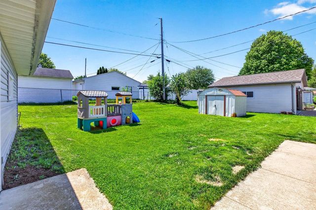 443 WOODLAWN COURT, Combined Locks, WI 54113