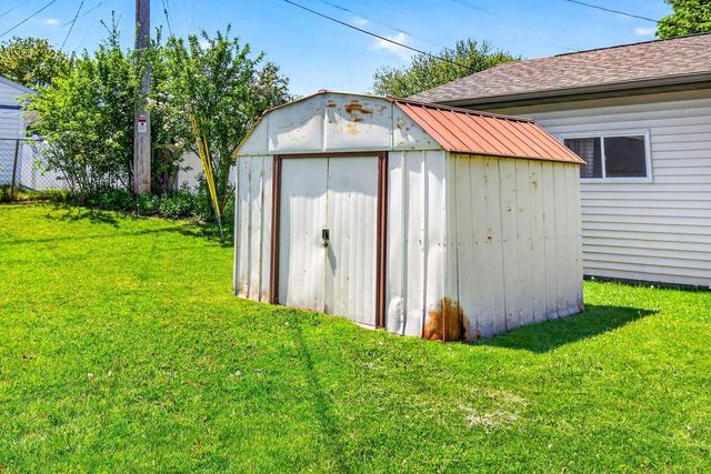 443 WOODLAWN COURT, Combined Locks, WI 54113
