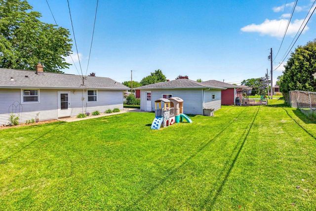 443 WOODLAWN COURT, Combined Locks, WI 54113