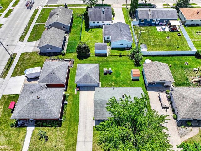 443 WOODLAWN COURT, Combined Locks, WI 54113