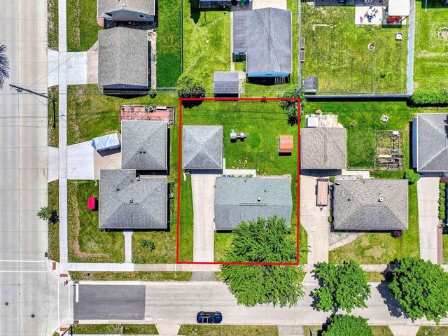443 WOODLAWN COURT, Combined Locks, WI 54113