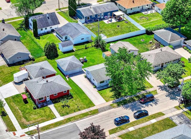 443 WOODLAWN COURT, Combined Locks, WI 54113