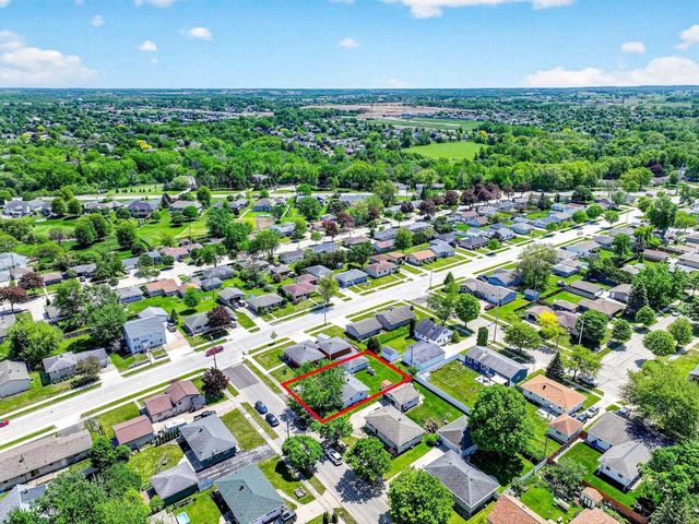 443 WOODLAWN COURT, Combined Locks, WI 54113
