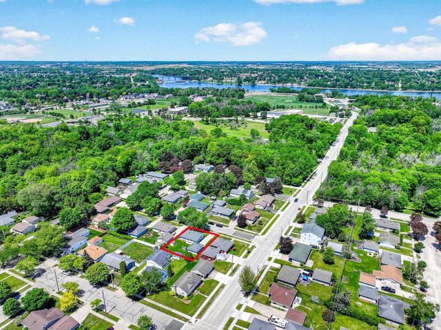 443 WOODLAWN COURT, Combined Locks, WI 54113
