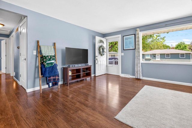 443 WOODLAWN COURT, Combined Locks, WI 54113