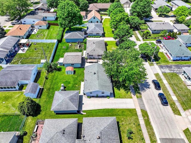 443 WOODLAWN COURT, Combined Locks, WI 54113