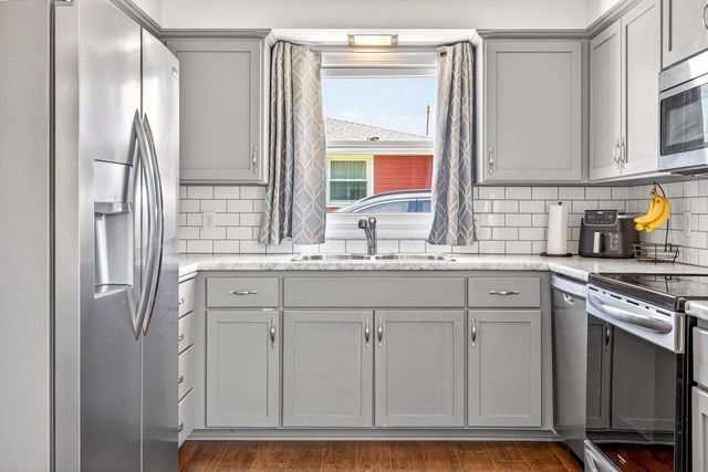 443 WOODLAWN COURT, Combined Locks, WI 54113