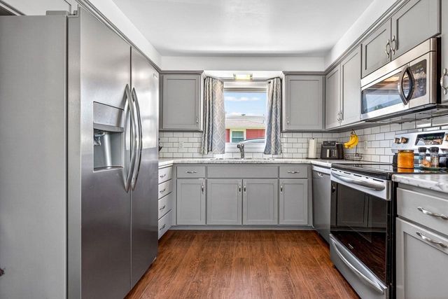443 WOODLAWN COURT, Combined Locks, WI 54113