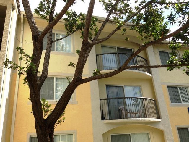 4163 N HAVERHILL Road 1215, West Palm Beach, FL 33417