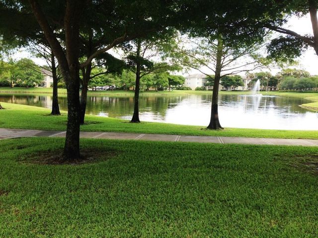 4163 N HAVERHILL Road 1215, West Palm Beach, FL 33417