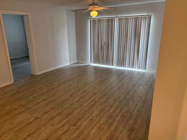4163 N HAVERHILL Road 1215, West Palm Beach, FL 33417