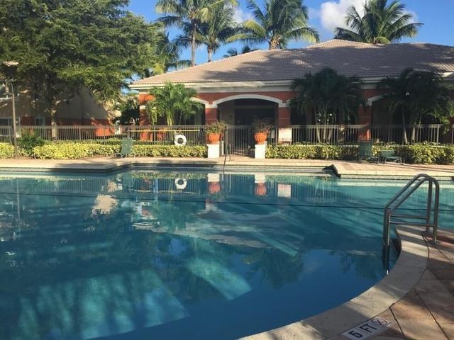 4163 N HAVERHILL Road 1215, West Palm Beach, FL 33417